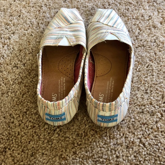 Toms - Picture 2 of 6